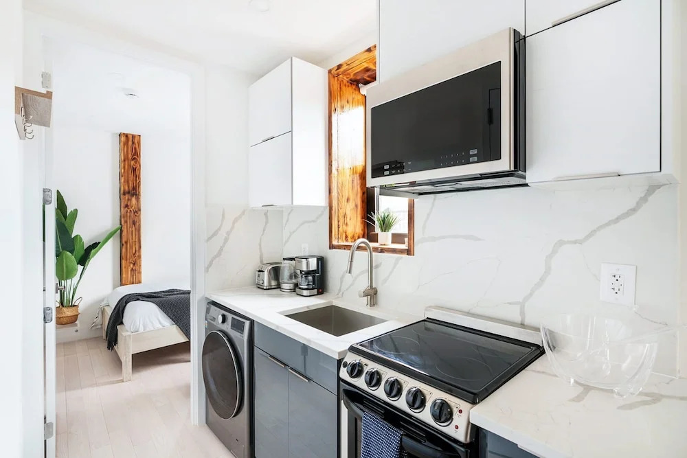 48-4fe 2BR Prime Midtown West