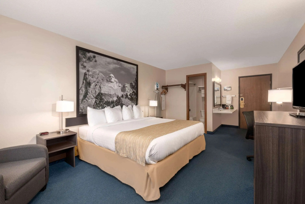 Super 8 by Wyndham Sturgis