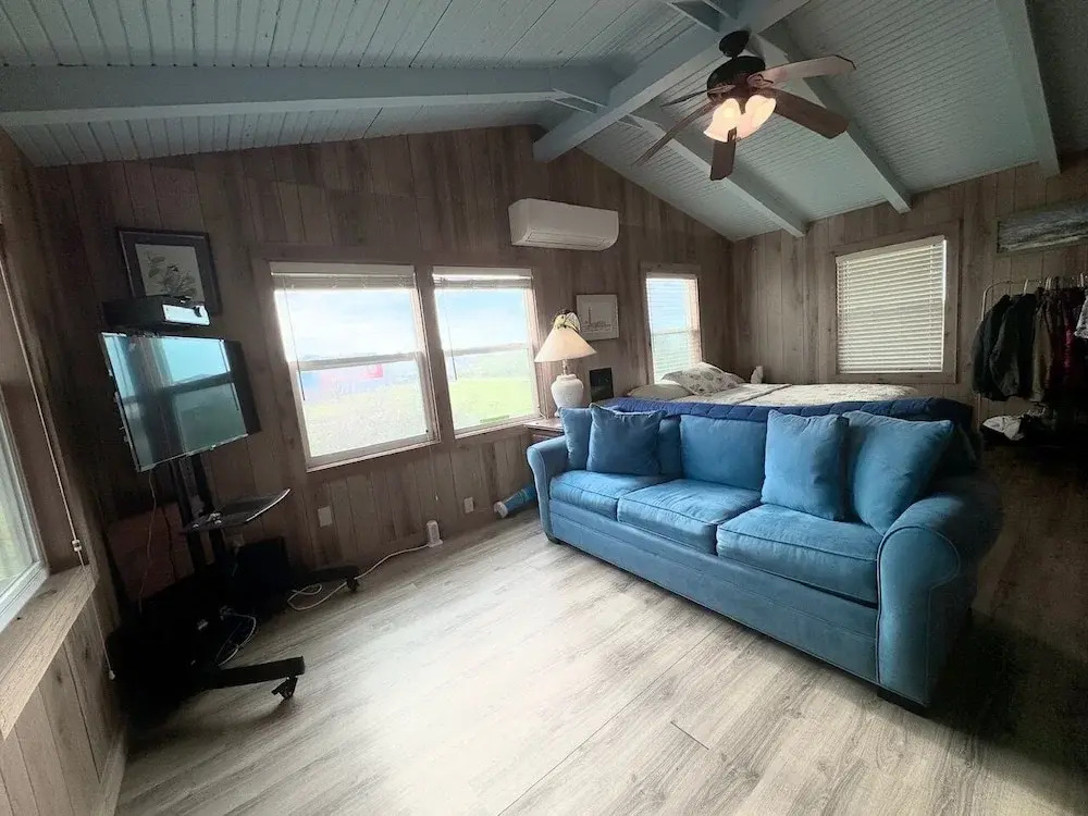 Warblers Roost Home