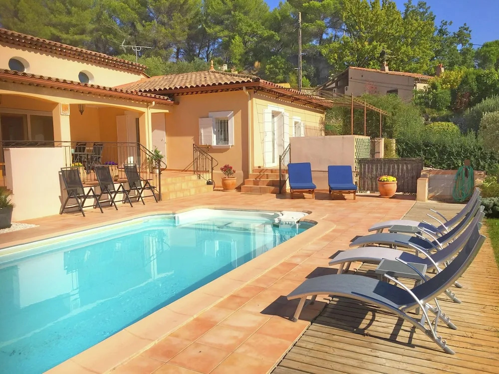 Comfortable Holiday Home in Flayosc With Private Garden