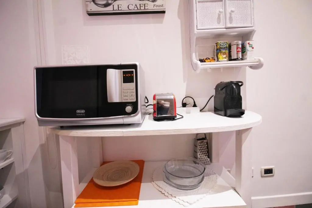 Spanish Steps Art Apartment