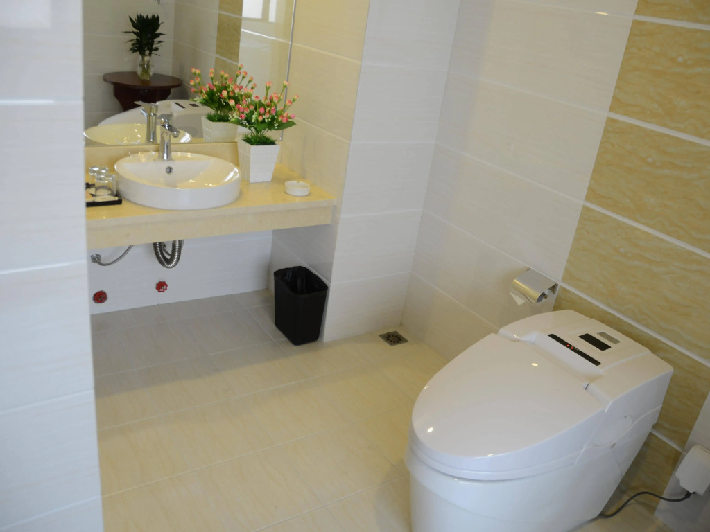 E E Business Hotel