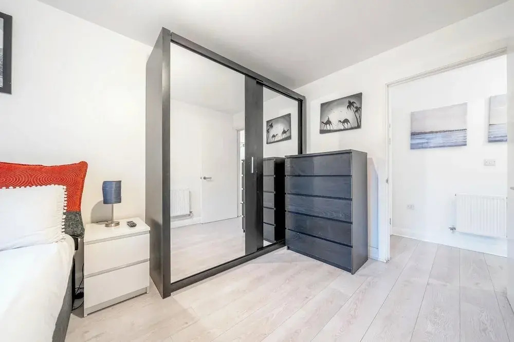 Luxury Central London Balcony 1-bed Apt w/ Parking