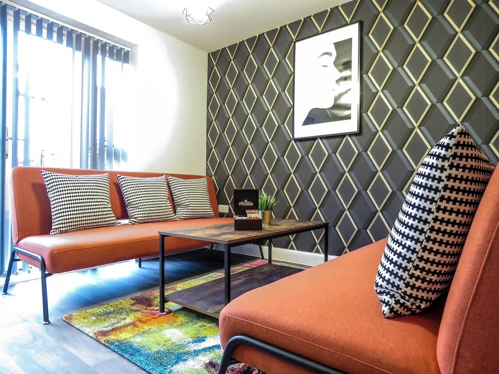 Tudors eSuites Birmingham Townhouse Private Garden Free Parking