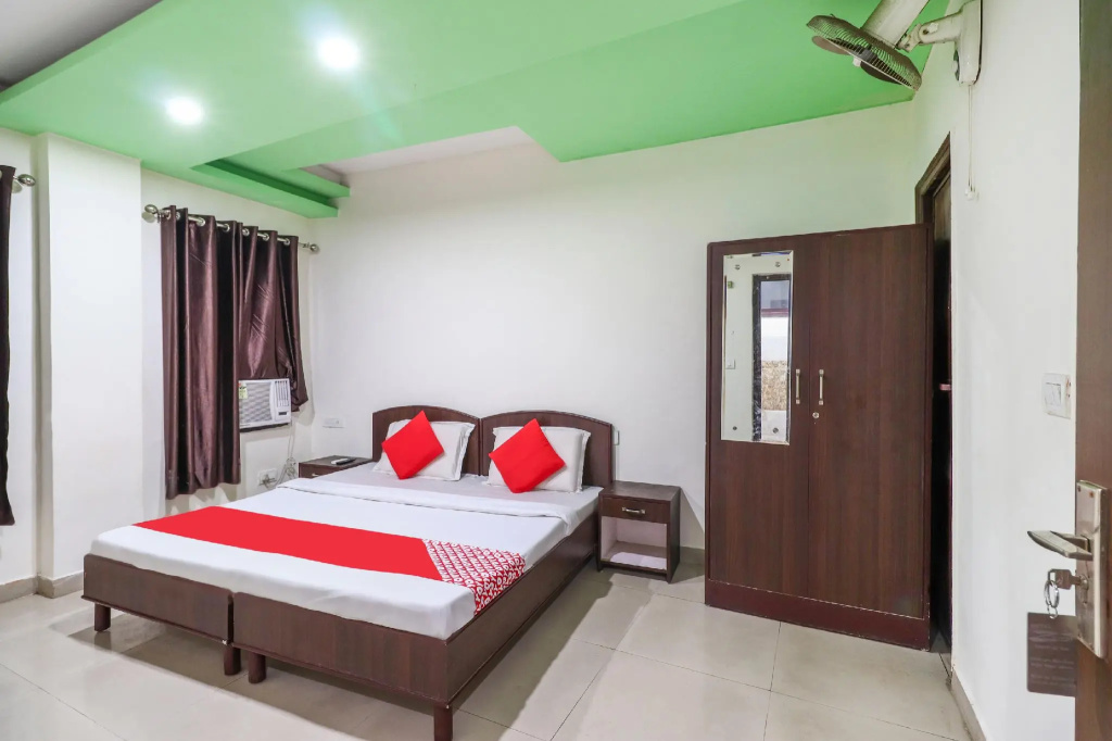 OYO 62748 Hotel Zeenat