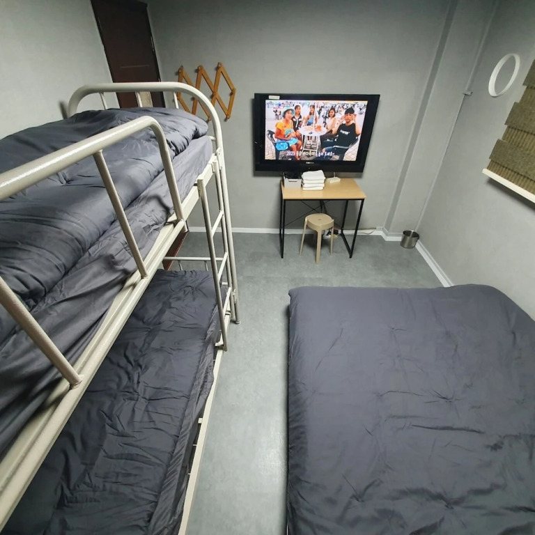 Seven Hostel