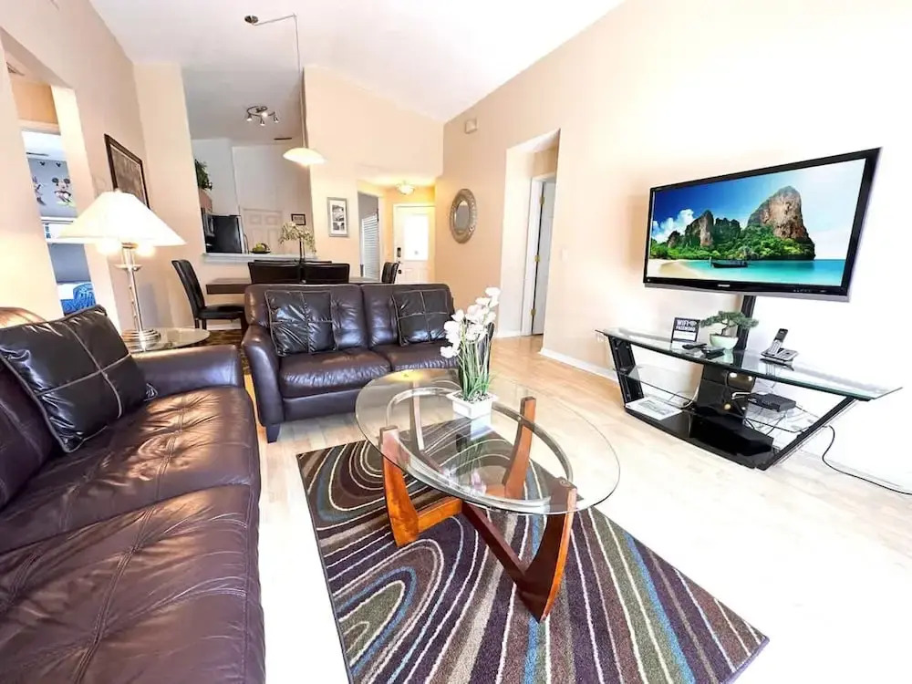 Less than 10 minutes from Disney 3Bd Villa with Pool