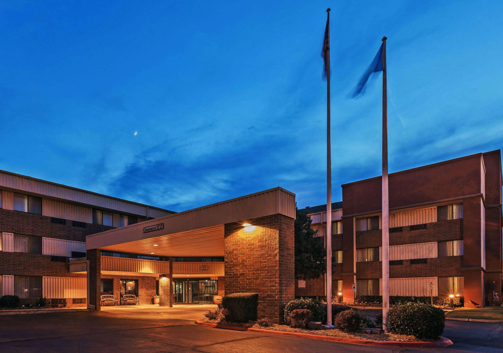 Clarion Pointe OKC Airport
