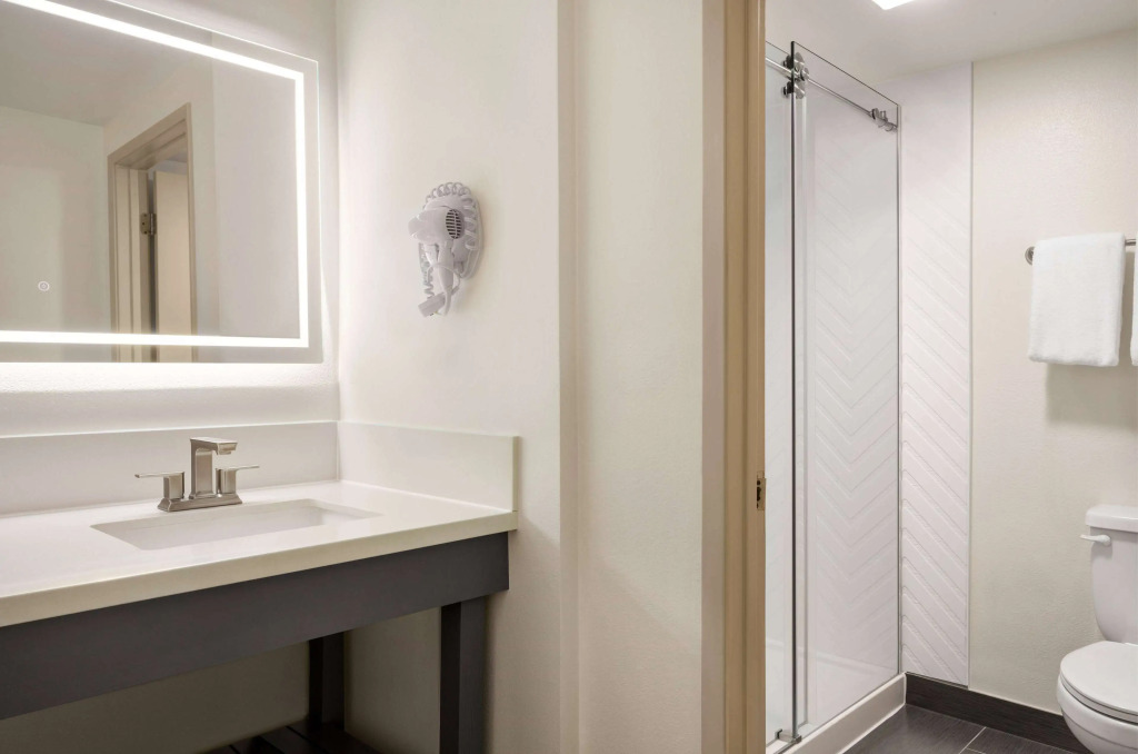 Ramada by Wyndham Anaheim Convention Center