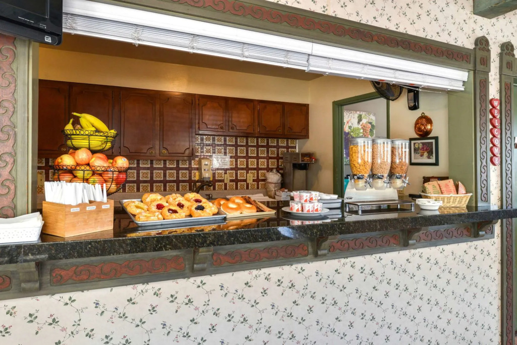 Svendsgaards Lodge- Americas Best Value Inn & Suites
