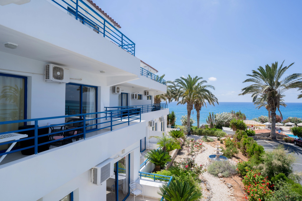 Vrachia Beach Hotel & Suites