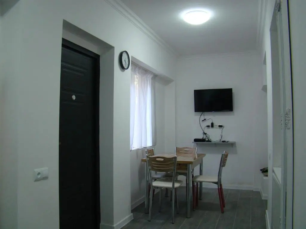 Tabukashvili Deadlock 1,,4 Apartment, Tbilisi