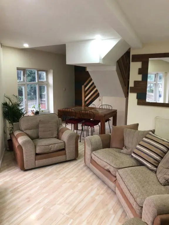 Treetops flat2 Hall Green B28