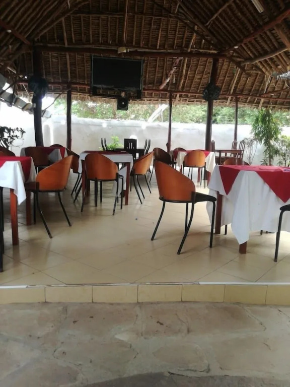 Breeze Bay Hotel Diani