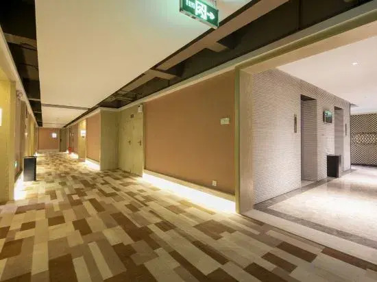 Xinbao Lijing Hotel (Shayang Hehua Road Food Street)