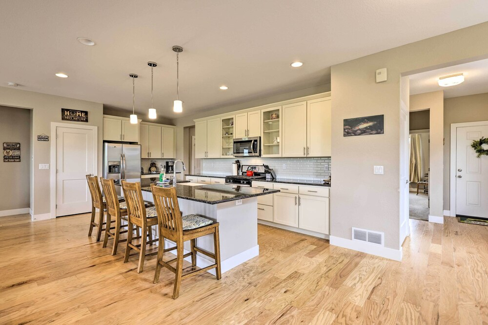 3 Mi to Granby Ranch: Home w/ Hot Tub & Mtn Views!