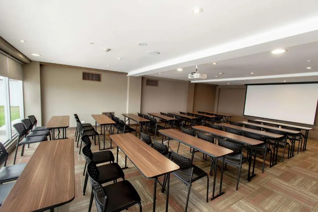 Hampton San Isidro para Lima Tours