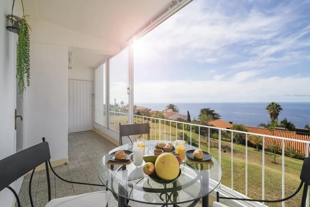 The Sunny Apartment by Atlantic Holiday