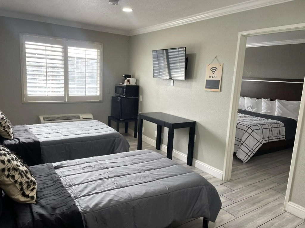 Cabana Inn & Suites