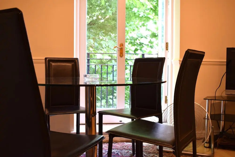 Quaint & Cosy 1 Bedroom Flat - Kensington Olympia!