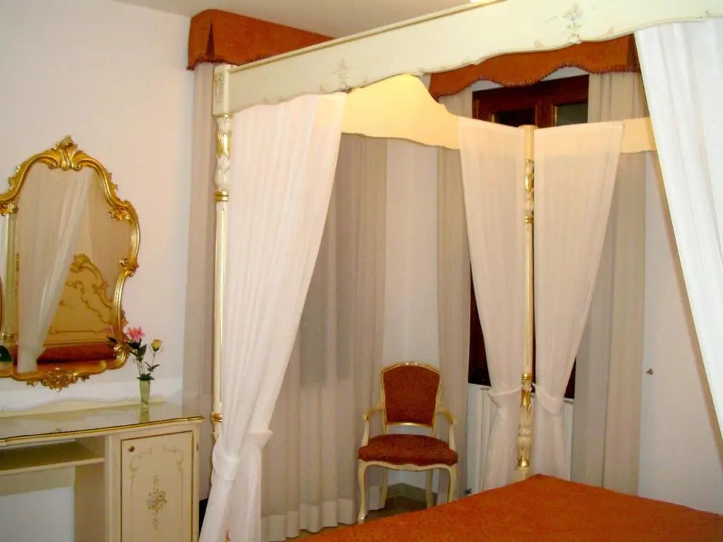 Hotel At Leonard