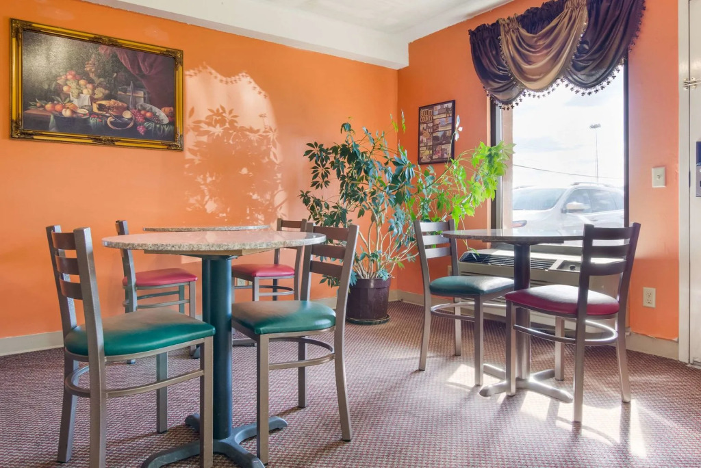 Econo Lodge Inn & Suites Brooks - Louisville South