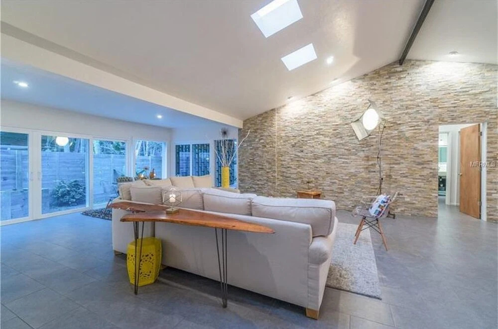 Calle de Peru by Beachside Management