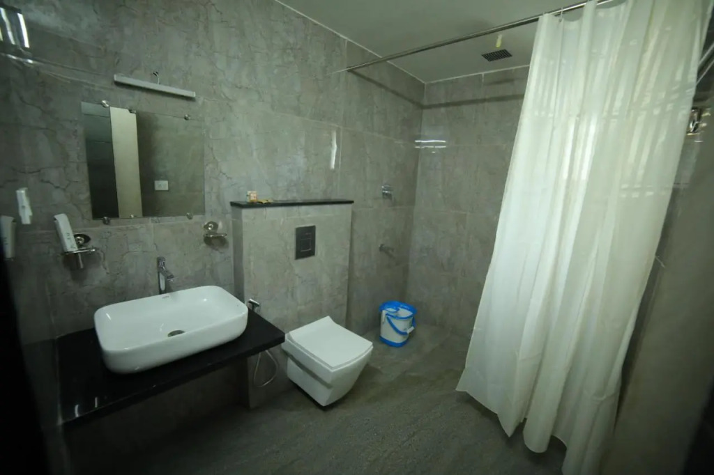 HOTEL BLUE MOON