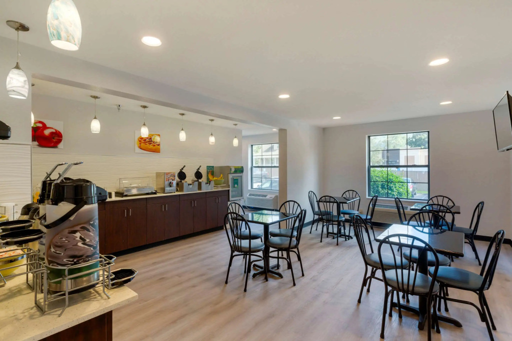 Quality Inn Lee - Lenox South