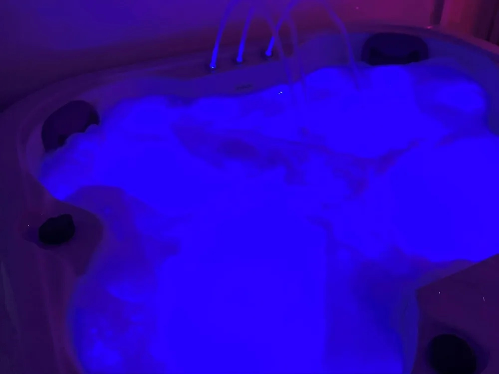 Cozy Hideaway With Hot Tub Sauna Sleeps 7