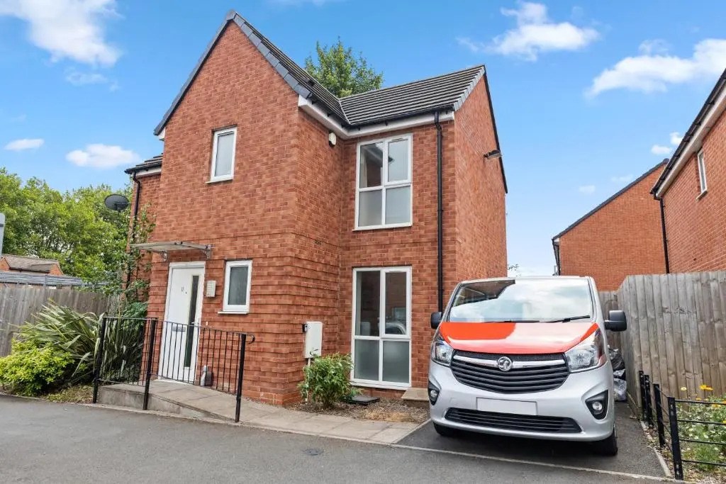 Royal House Wolverhampton - Perfect for Contractors & Large Groups