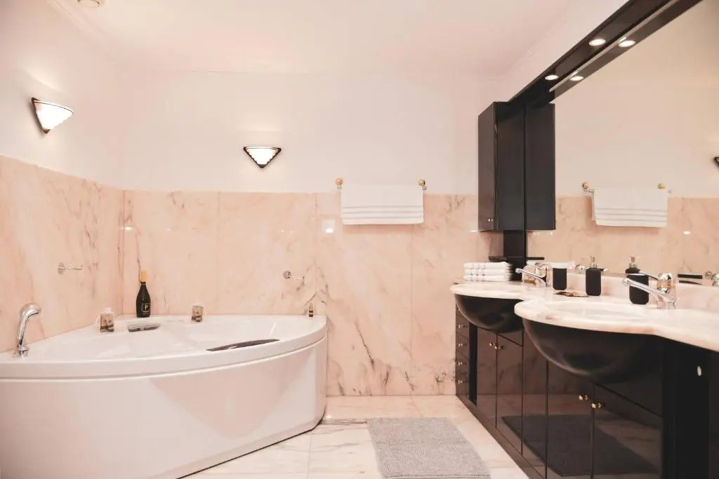 One & Only ?central City Penthouse