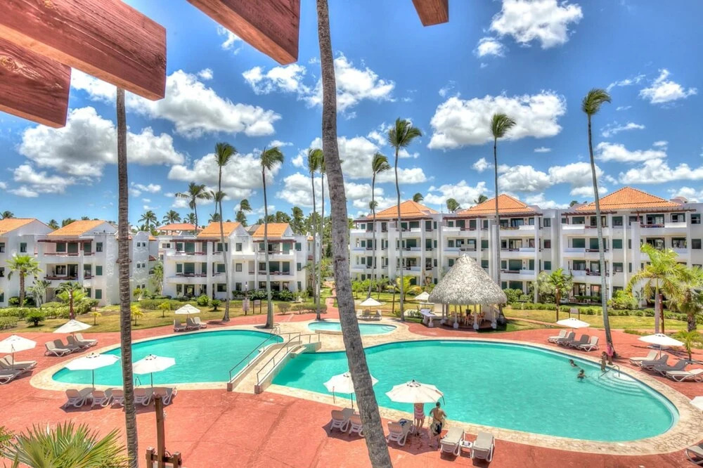 Lovely Apartment With Direct Pool Access