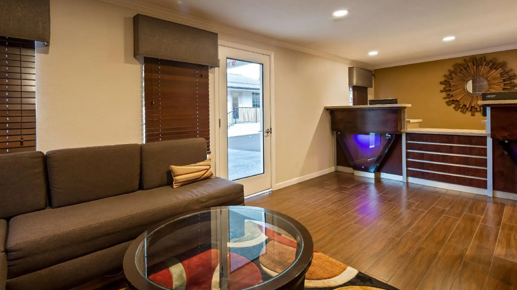 SureStay by Best Western Lakeview