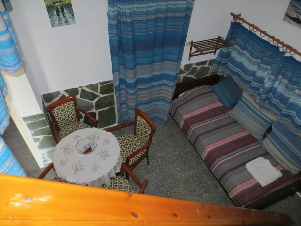 Nicolas Apartments