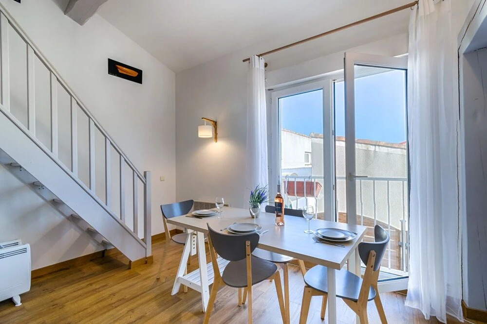 Quiet Duplex - Private Garage - Close to Transport