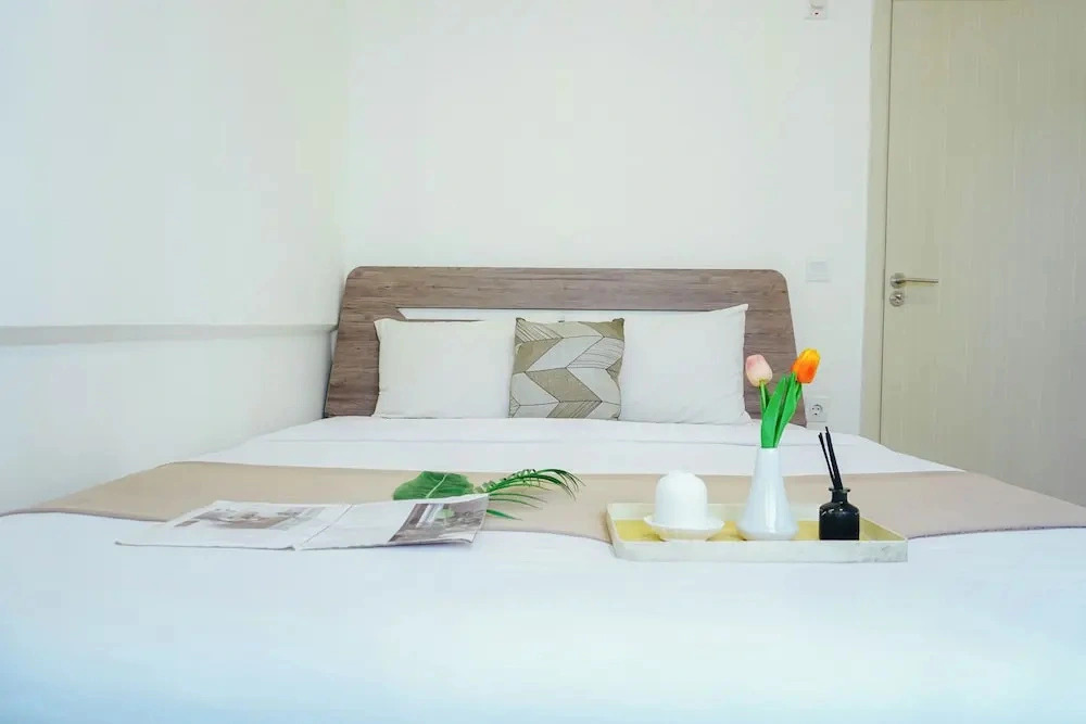 Relaxing 2Br With Working Room Apartment Meikarta
