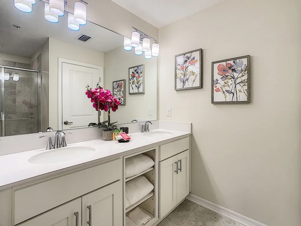 Modern Condo Near Disney Foosball Water Park!