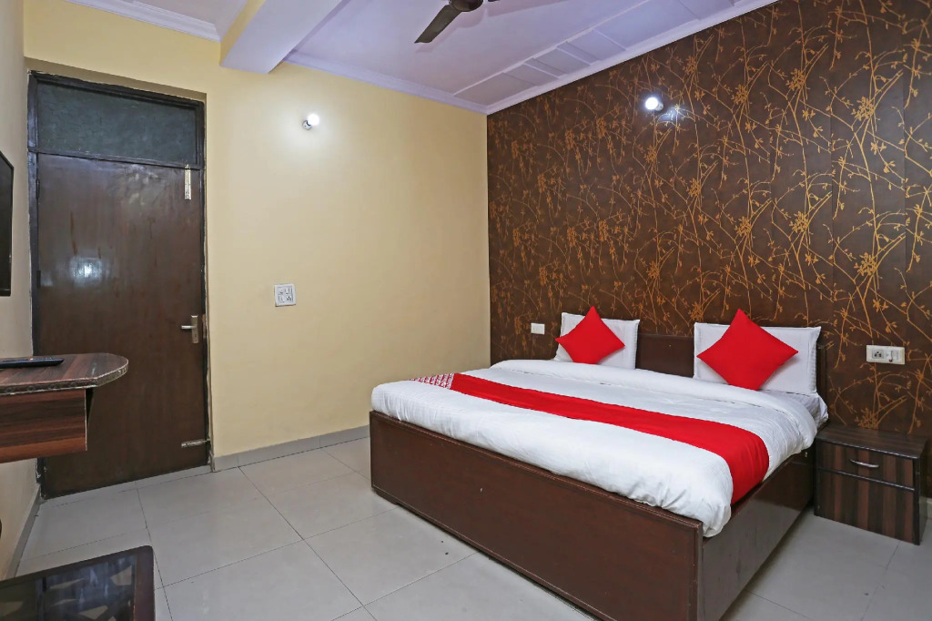 OYO 37262 Akash Guest House