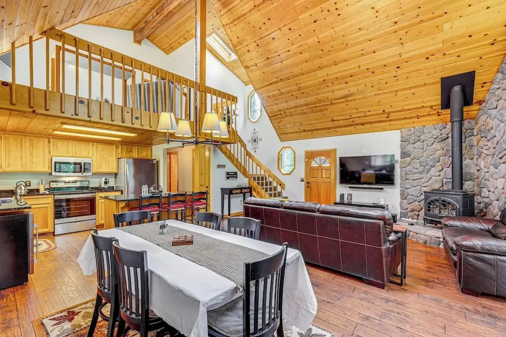 Blue Lake Mountain Retreat w/ Lake & Pool Access