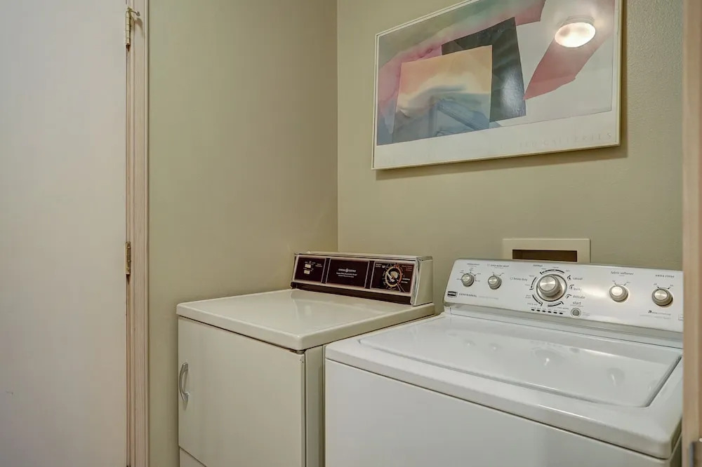 Slopeside Living - 3br 4ba At Pines Lodge 3 Bedroom Condo by RedAwning