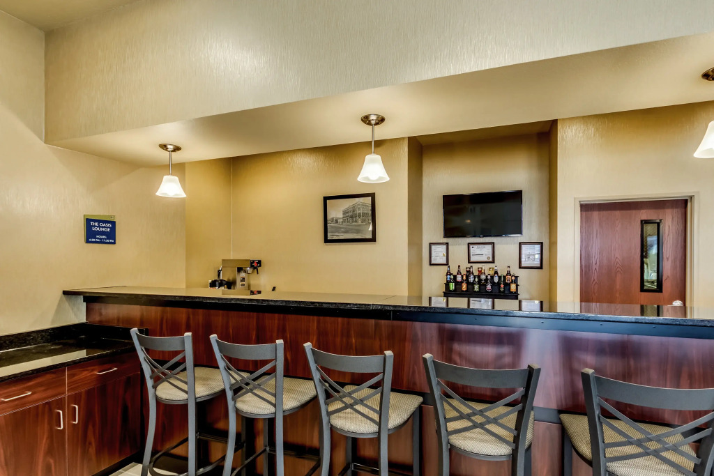 Cobblestone Inn & Suites - Waverly