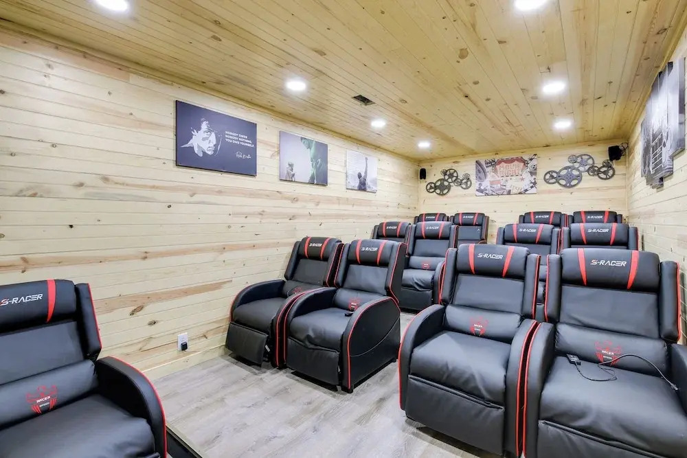 Hot Tub + Game Room: Seiverville Group Getaway