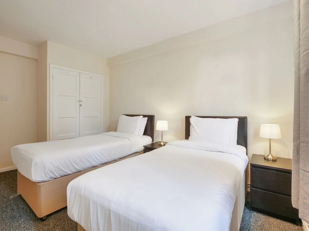 The Xavier Flat by Kasar Stays