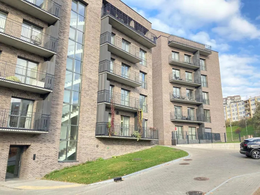 Trendy APT w/Balcony & Self Check-in, By Cohost