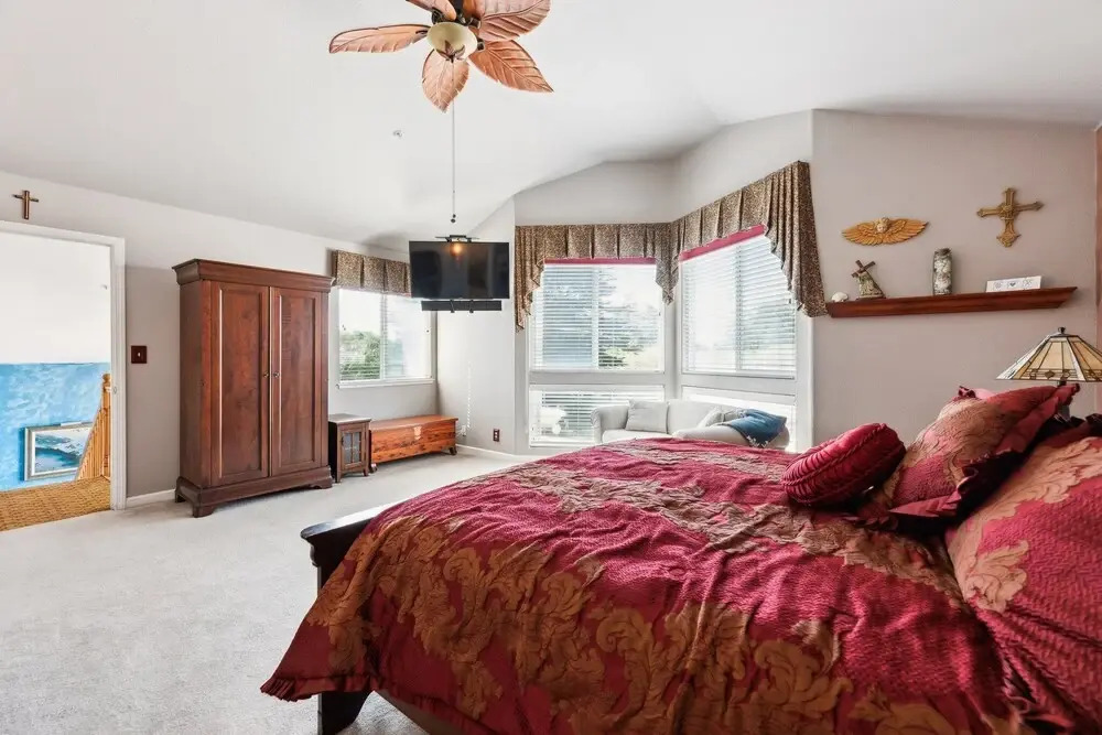 Coastal Getaway 5 Bedroom Home