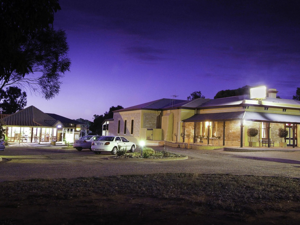 Standpipe Golf Motor Inn