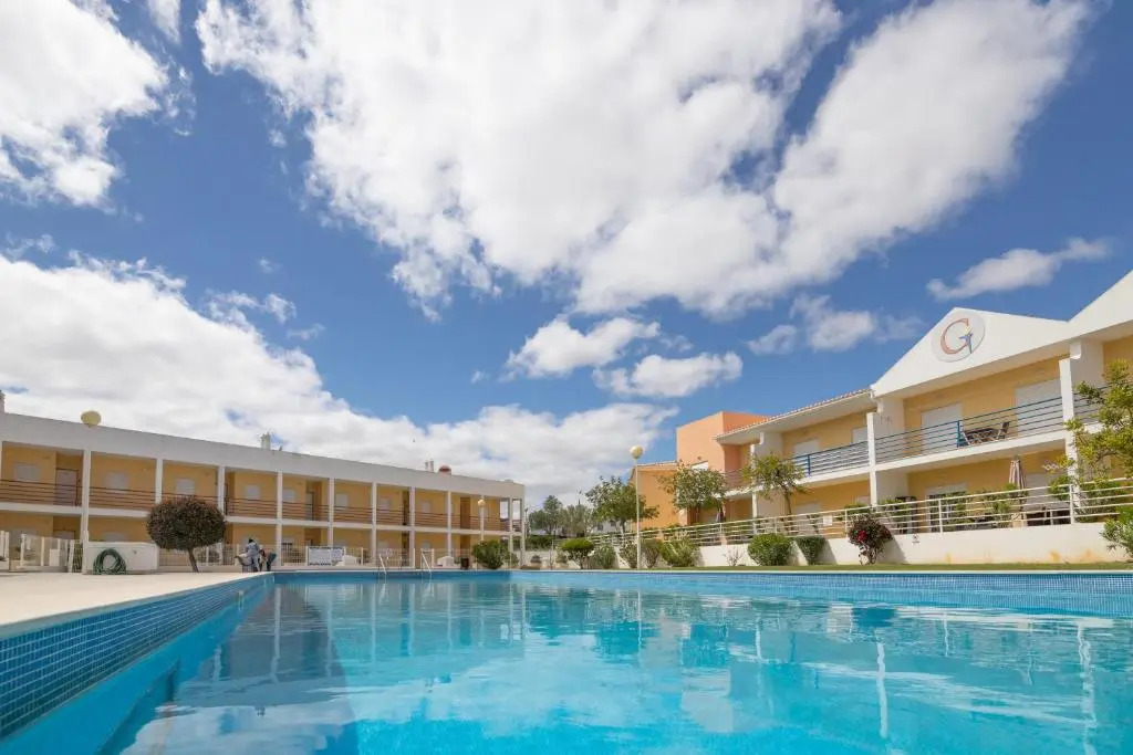 2 Bedroom & 2 Bathroom, pool, playground, air con, parking, wifi, netflix