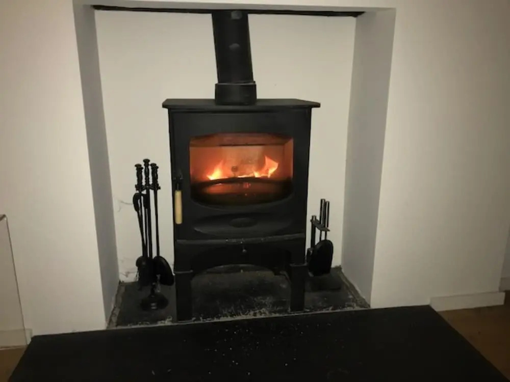 Lovely 2 Bedroom Apartment With Stunning Kitchen on to Garden