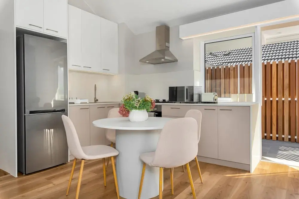 Varsam Court 15
